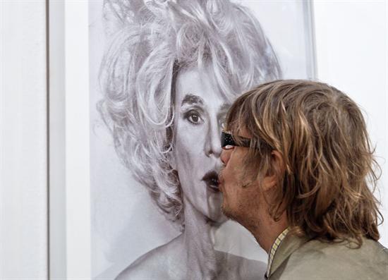 Beso a Lady Warhol