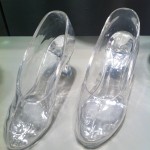 Zapatillas de cristal elaboradas para la película Cenicienta en los años 30. La cinta cinematográfica nunca se rodó y ninguna actriz usó las zapatillas. Foto Julio César Paredes