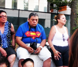 Superman sin fuerzas..... recuperandose del calor (Foto Nabuco) Festival de baile en el Linconl Center de Nueva York