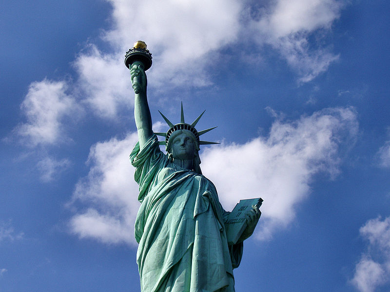 800px-Liberty-statue-from-below
